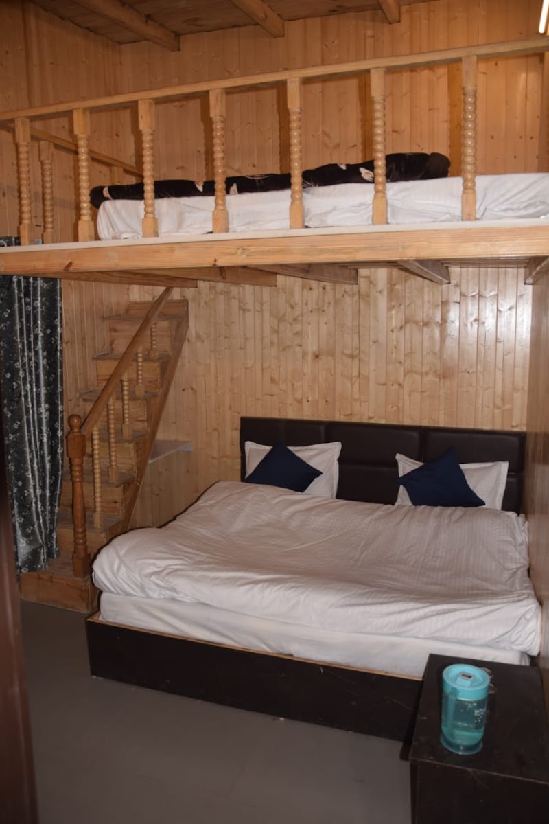 Wooden Stays - Wooden Stays, opposite Metropol Parking, Mallital, Nainital, Uttarakhand 263001, India