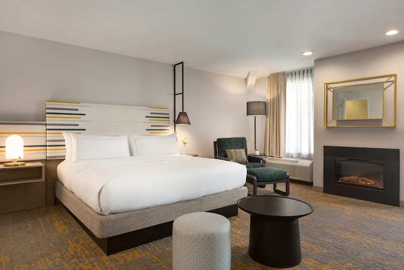 DoubleTree by Hilton Hotel Campbell - Pruneyard Plaza - DoubleTree by Hilton Hotel Campbell - Pruneyard Plaza, 1995 S Bascom Ave, Campbell, CA 95008, USA