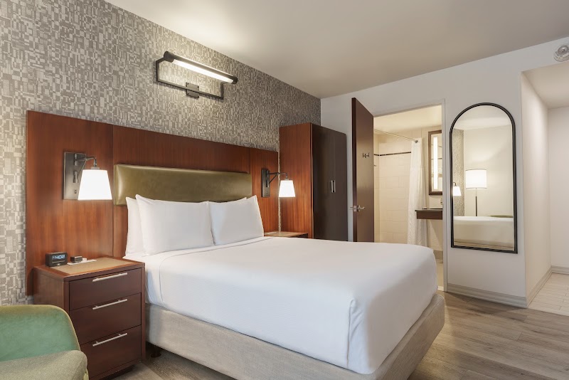 DoubleTree by Hilton New York Downtown - DoubleTree by Hilton New York Downtown 8 Stone St, New York, NY 10004, USA