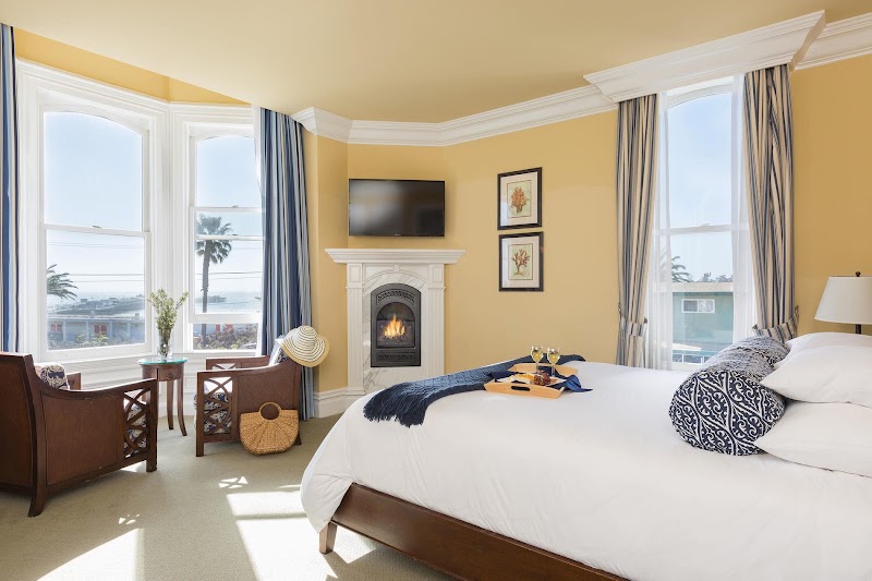 West Cliff Inn, A Four Sisters Inn - West Cliff Inn, A Four Sisters Inn 174 W Cliff Dr, Santa Cruz, CA 95060, USA