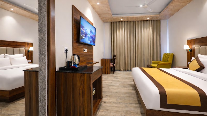 DLS Oak Bush - DLS Oak Bush F33P+5W4, Oaks Rd, The Mall Road, Mussoorie, Uttarakhand 248179, India