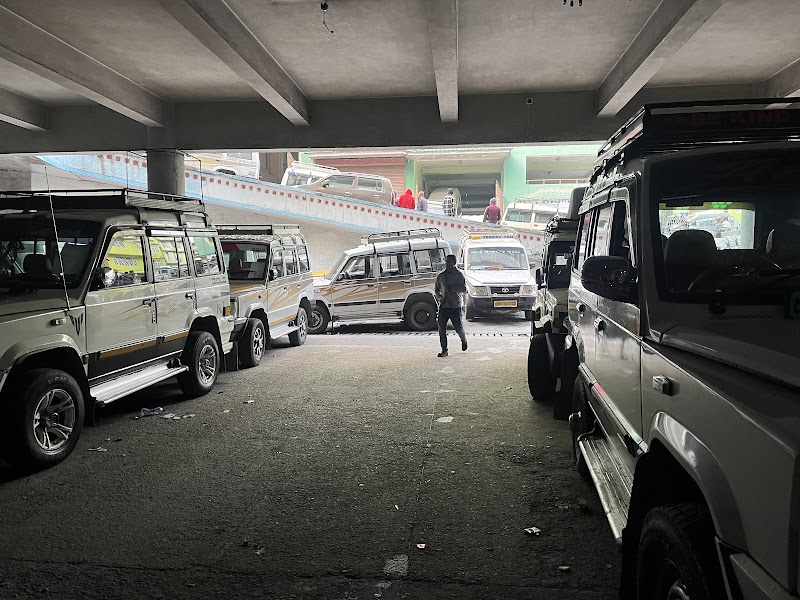 Siliguri taxi stand - Siliguri taxi stand 8J94+MHX Stand Omi Hotel, Deorali Rd, Deorali Bazar, Gangtok, Sikkim 737102, India