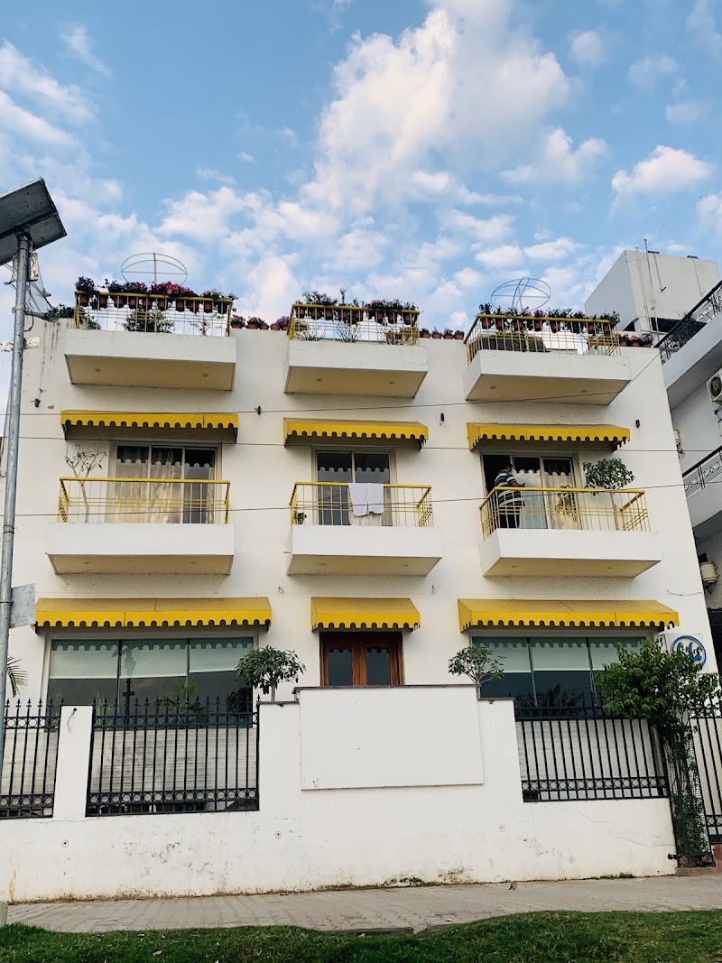 Hotel Ganga Garden - Hotel Ganga Garden Ravidas Ghat, Nagwa Rd, Near Assi Ghat, Dumraon Colony, Varanasi, Uttar Pradesh 221005, India