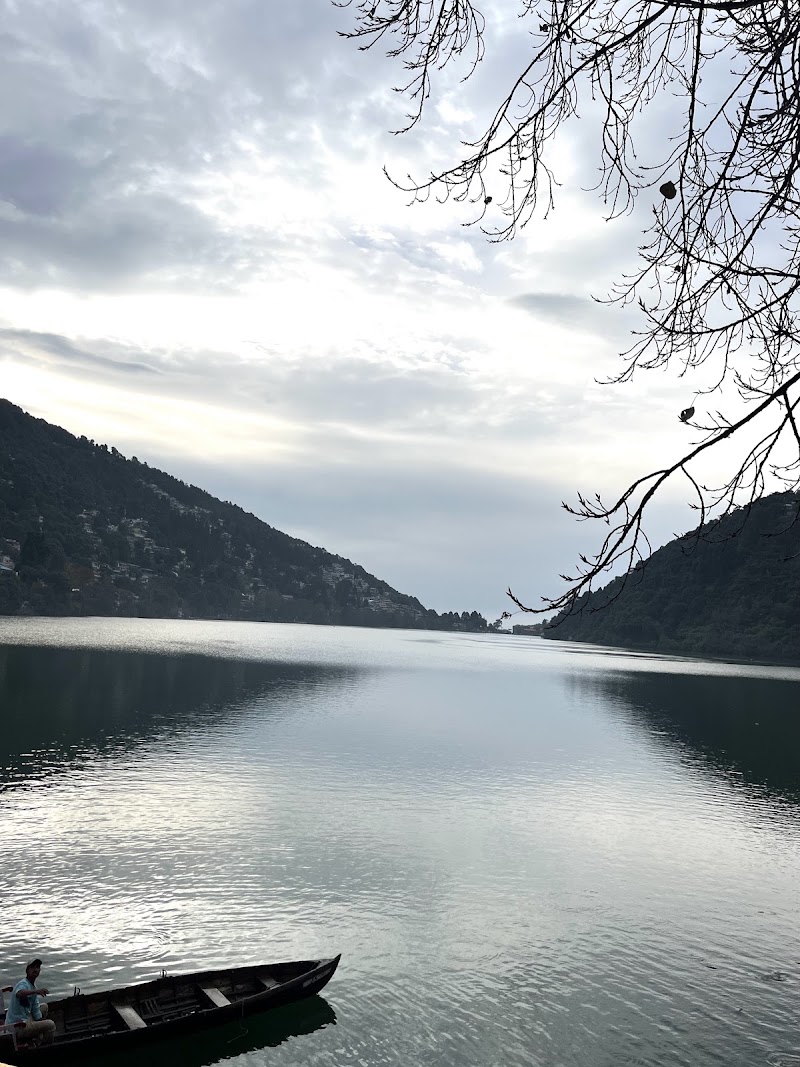 Nainital Lake Boat Point - Nainital Lake Boat Point, 9FR4+97M, Nainital Lake, Tallital, Nainital, Uttarakhand 263001, India