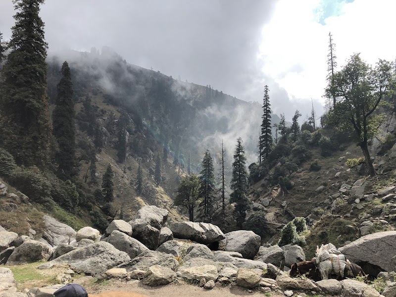 Kareri Lake - Kareri Lake 87GF+982 Lake, Kareri, Himachal Pradesh 176216, India