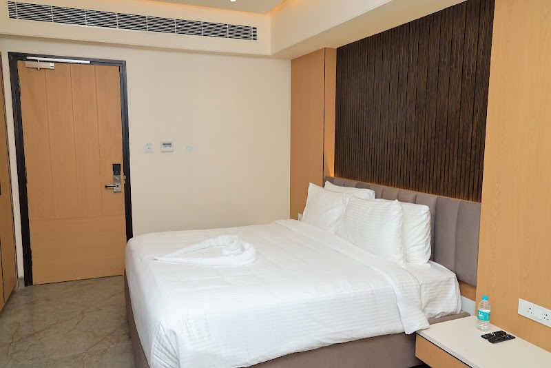 VANTARA SUITES - VANTARA SUITES SURVEY-642/2A,3RD MAIN ROAD,KATPADI TO VELLORE ROAD, 3rd East Main Rd, opp. to BURGER KING, opp. to DARLING ELECTRONICS, V G Rao Nagar, Bharathi Nagar, Katpadi, Vellore, Tamil Nadu 632007, India