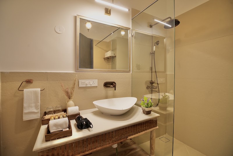 Sadri Haveli - Sadri Haveli Lake, 45, Lal Ghat Road, near Pichola, Old City, Udaipur, Rajasthan 313001, India
