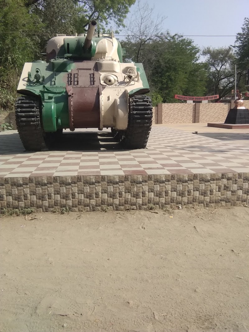 Army Truck Cariappa Gate - Army Truck Cariappa Gate CRX8+H47, Canton, Dhoomanganj, Prayagraj, Uttar Pradesh 211001, India