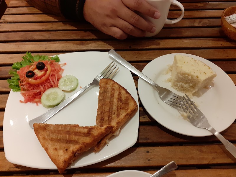 Moonpeak Deli - Moonpeak Deli Temple Rd, McLeod Ganj, Dharamshala, Himachal Pradesh 176215, India
