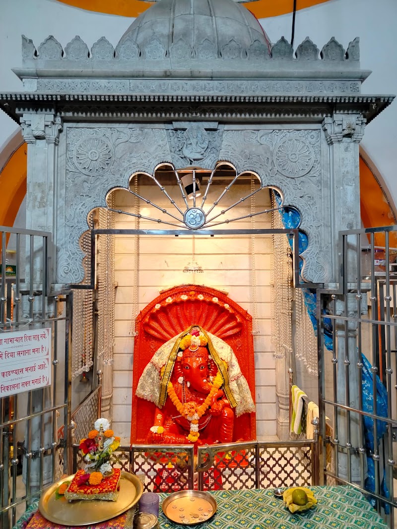 Shri Siddhivinayak Temple - Shri Siddhivinayak Temple Plot No. 69/B, Bhuleshwar Rd, near Bhuleshwar Temple, Charni Road East, Fanas Wadi, Kalbadevi, Mumbai, Maharashtra 400002, India