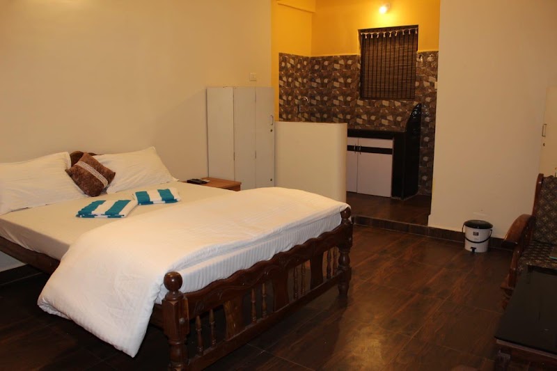 Candolim Beach Inn By RIH - Candolim Beach Inn By RIH, Candolim Beach Rd, behind Newton supermarket, Murrod Vaddo, Candolim, Goa 403516, India