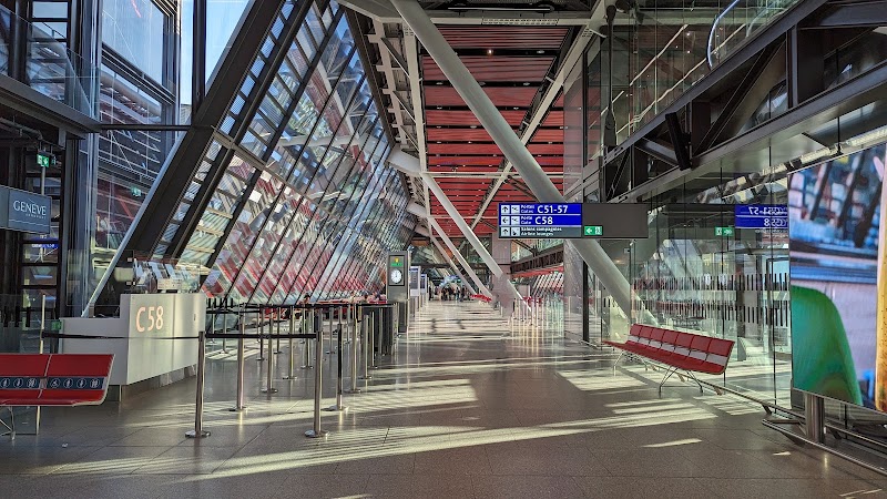 Geneva Airport - Geneva Airport Rte de l'Aéroport 21, 1215 Genève 15 Aéroport, Switzerland