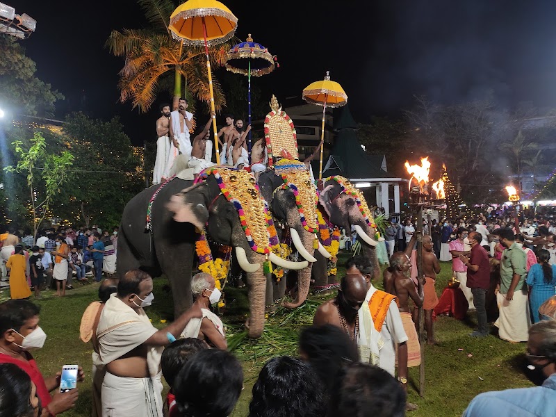 Ernakulam Shiva Temple - Ernakulam Shiva Temple, X79J+CV5, Durbar Hall Rd, Marine Drive, Ernakulam, Kochi, Kerala 682011, India