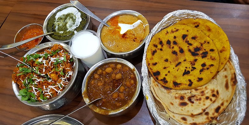 Bharawan Da Dhaba - Bharawan Da Dhaba near Town Hall, Subhash Park, Katra Ahluwalia, Amritsar, Punjab 143006, India