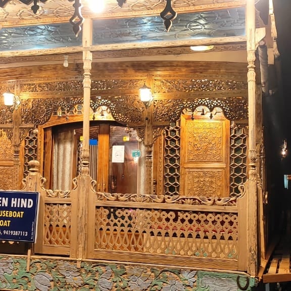 Luxury Houseboats in Kashmir - Luxury Houseboats in Kashmir Gate No, 17, Boulevard Rd, Nehru Park, Dal Lake, Srinagar, 190003