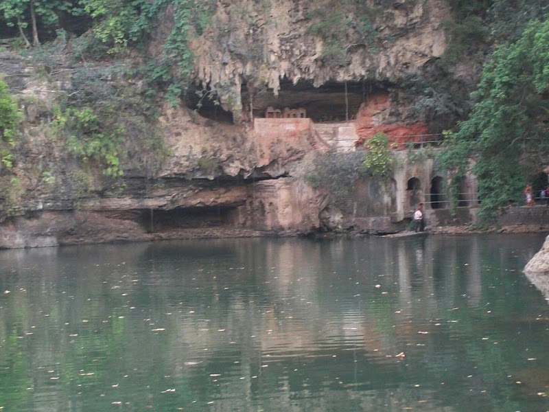 Pandav Caves and Fall - Pandav Caves and Fall, P3J8+7JF, NH 39, Nahri, Madhya Pradesh 488001, India