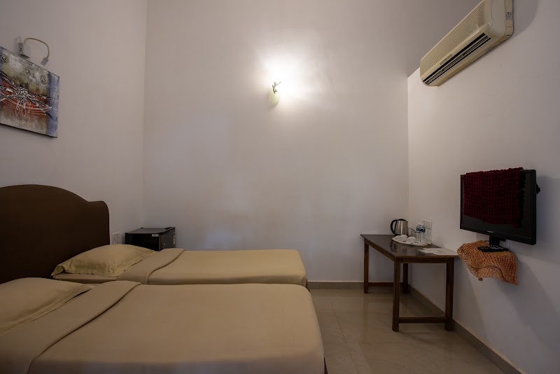 Hilltop Goa Lodge - Hilltop Goa Lodge House No. 630, Small, Vagator Beach Rd, Bardez, Vagator, Anjuna, Goa 403509, India