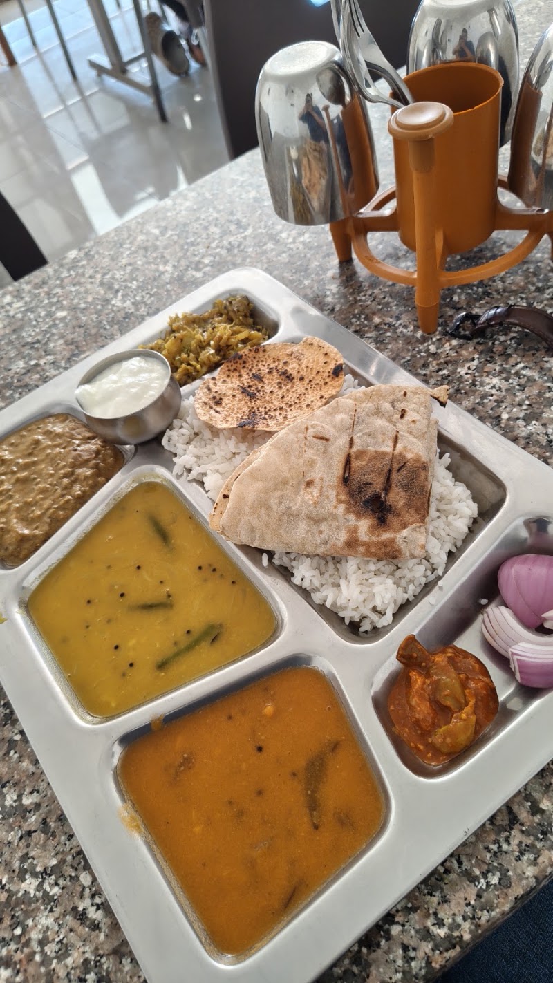 Hari Om Restaurant - Hari Om Restaurant Essen Building, Shop No 16, Bogmalo Road, opposite Naval Aviation Museum, Bogmalo, Goa 403806, India