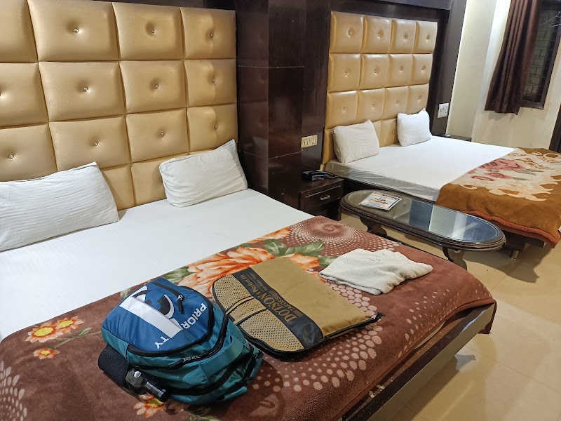 Collection O Noble Inn Paharganj Near Jama Masjid - Collection O Noble Inn Paharganj Near Jama Masjid 90 Krishna Gali, Ghee Mandi, Opp- New Delhi Railway Station, Ratan Lal Market, Aram Bagh, Paharganj, Pahar Ganj, Delhi, 110055, India