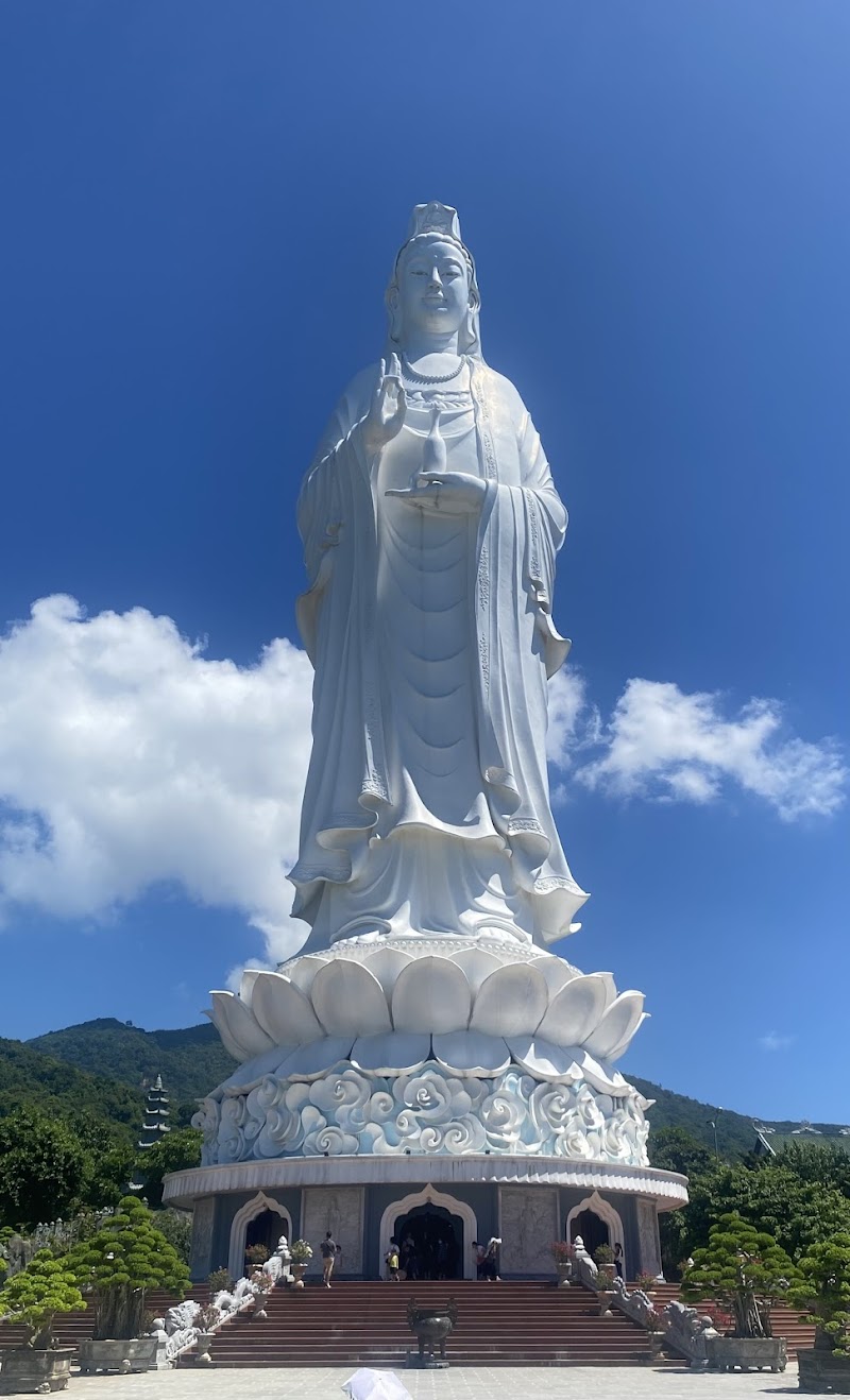 Cổng Chùa Linh Ứng