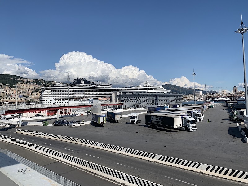 Genua Fähre Italien - Genua Fähre Italien, Piazzale dei Traghetti Iqbal Masih, 5, 16126 Genova GE, Italy