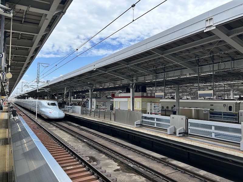 Shin-Osaka Station - Shin-Osaka Station 5 Chome-16 Nishinakajima, Yodogawa Ward, Osaka 532-0011, Japan