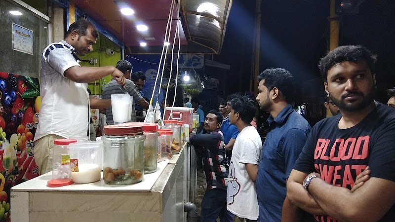 Shakes Inn - Shakes Inn, VJGG+F22, Eravipuram - Pallimukku Rd, Vadakkevila, Kollam, Keralam 691010, India
