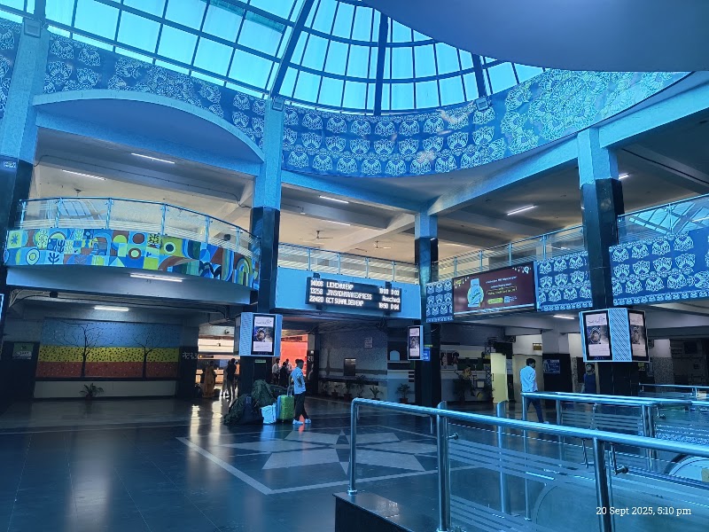 Anand Vihar Terminal - Anand Vihar Terminal Footover Bridge, Plot Alpha, Isbt Anand Vihar, Anand Vihar, Delhi, 110092, India
