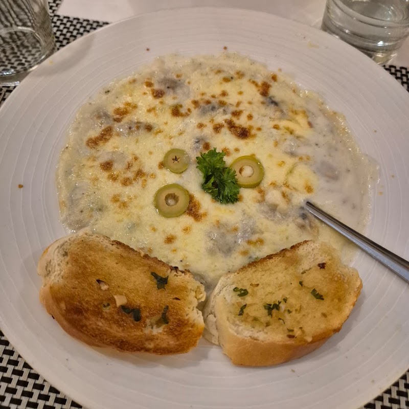 Seasons Cafe (Radisson Hotel) - Seasons Cafe (Radisson Hotel) Radisson Hotel, Lake City Mall, C/o, Ashok Nagar Main Rd, Ashok Nagar, Udaipur, Rajasthan 313001, India