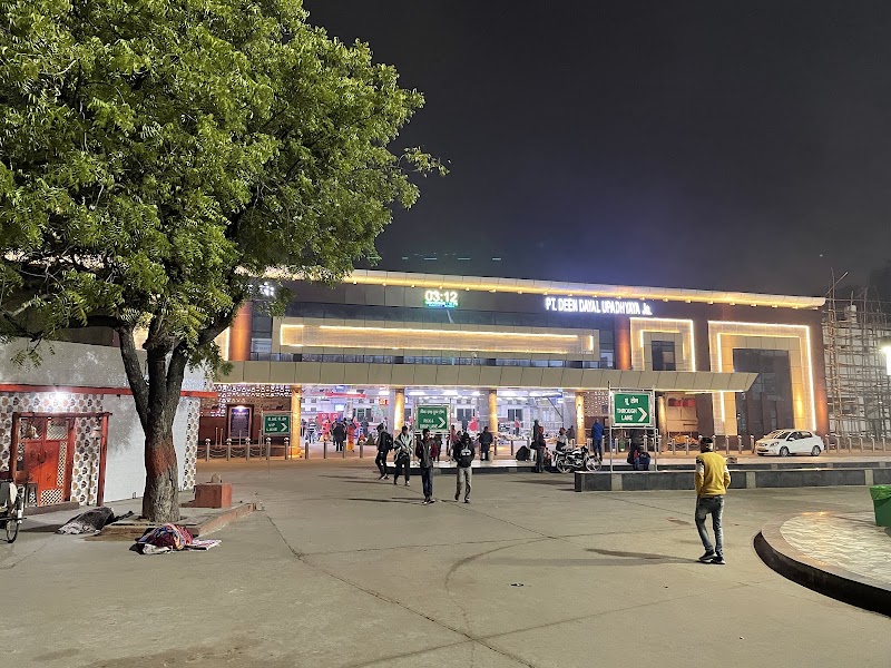 DDU JUNCTION - DDU JUNCTION, 74J9+HQ4 Railway Clock Tower, European Colony, Pandit Deen Dayal Upadhyaya Nagar, Uttar Pradesh 232101, India