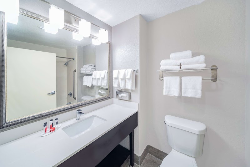 Days Inn & Suites by Wyndham San Antonio near Frost Bank Ctr - Days Inn & Suites by Wyndham San Antonio near Frost Bank Ctr 4038 Frontage Rd I-10, San Antonio, TX 78219, USA