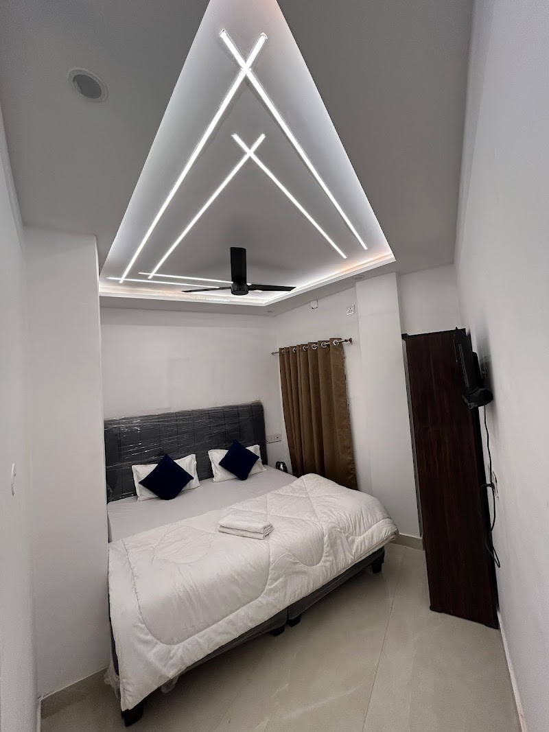 THE CROWN VNS - THE CROWN VNS, Ck 59/16 nichibagh varanasi In the middle of shri kashi vishwanath & kaal bhairo temple, on main road, near patanjali store, Sudia, Govindpura, Varanasi, Uttar Pradesh 221001, India