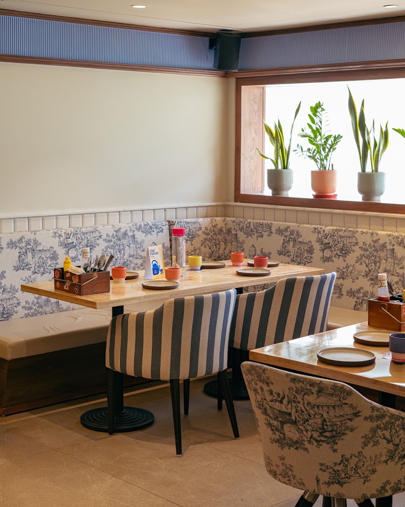 Cafe Delhi Heights - Cafe Delhi Heights Shop No. 119 to 123, FF, DLF, Cross Point, Sector 28, DLF Phase IV, Gurugram, Haryana 122009, India