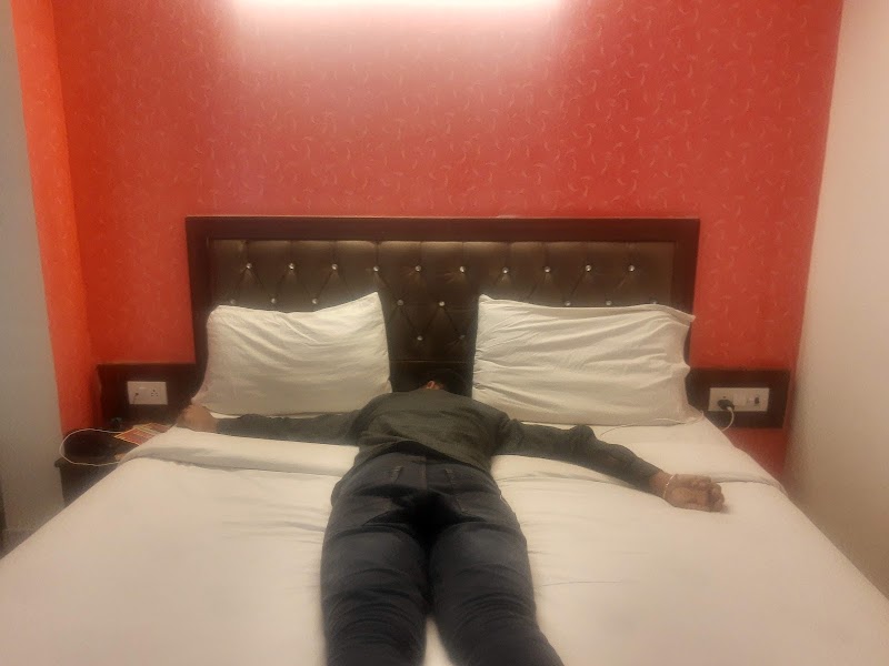 The River Front Hotel - The River Front Hotel A 32/C Kharsa, No 391/1, 339/2, Block B, Mahipalpur Village, Mahipalpur, New Delhi, Delhi 110037, India