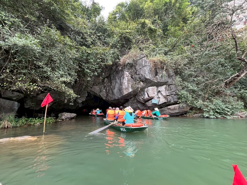 Trang An Grottoes tour - Trang An Grottoes tour, 7W39+HF, Hoa Lu, Ninh Binh, Vietnam