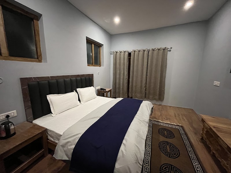 Hotel Honeybee - Hotel Honeybee Main, Tokpo road, opp. Hotel Padma, shenam, Leh, 194101