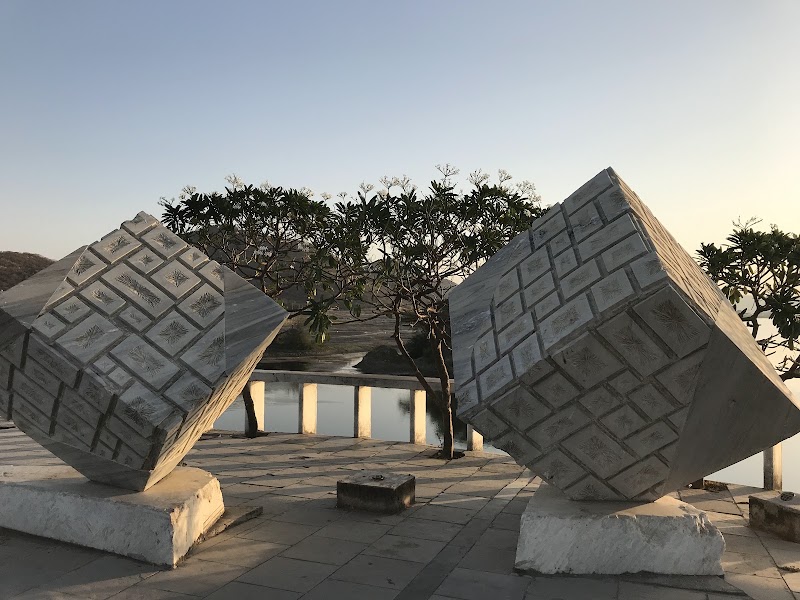 Rajiv Gandhi Garden - Rajiv Gandhi Garden HMW6+JQ7, Rani Rd, Fateh Sagar Lake, Udaipur, Rajasthan 313004, India