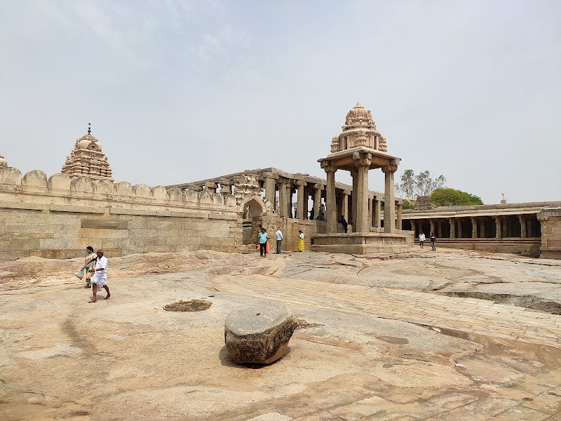 Lepakshi Veerabhadra Swami Temple - Lepakshi Veerabhadra Swami Temple Main road, Lepakshi, Andhra Pradesh 515331, India