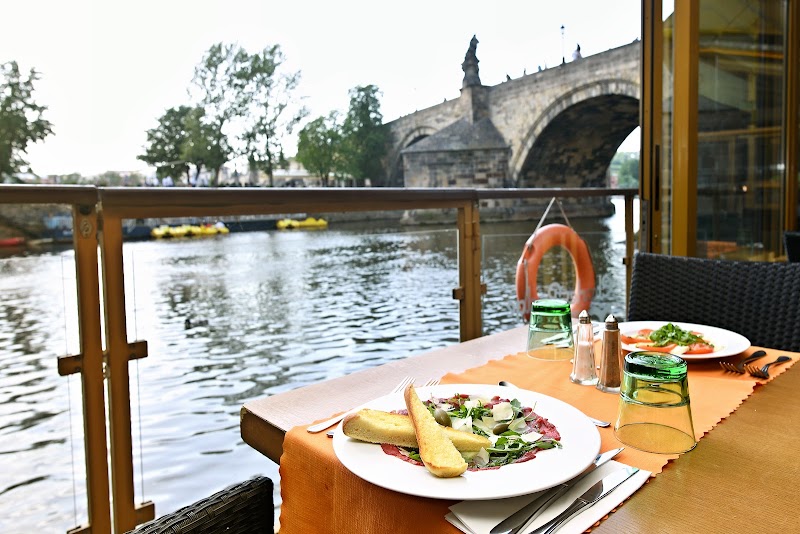 Charles Bridge Restaurant - Charles Bridge Restaurant Smetanovo nábř. 195, Staré Město, 110 00 Praha-Praha 1, Czechia