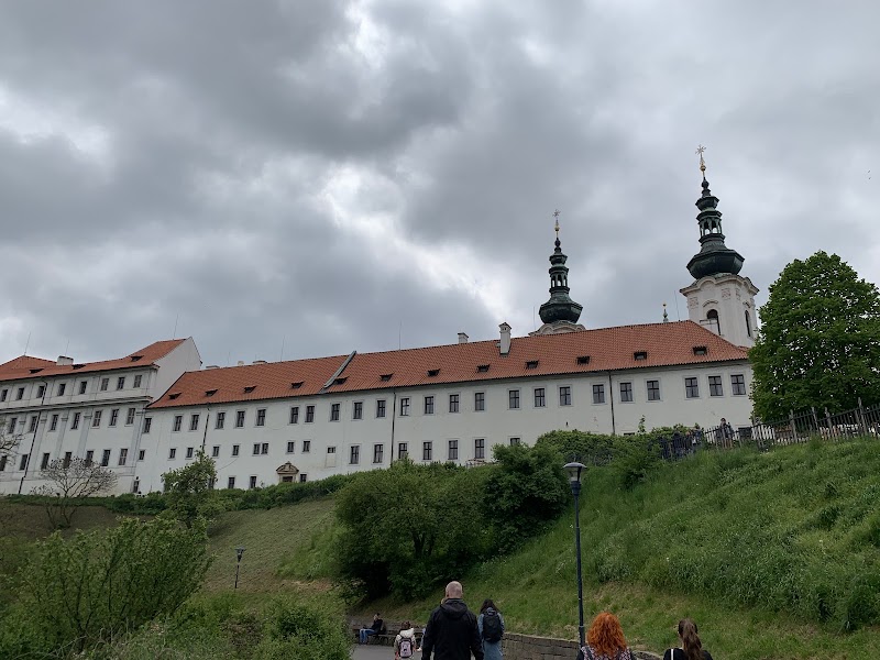 Promenáda Raoula Wallenberga - Promenáda Raoula Wallenberga Promenáda Raoula Wallenberga, Hradčany, 118 00 Praha 1, Czechia