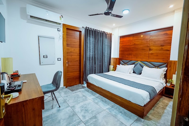 Hotel Tapovan Hills Rishikesh - Hotel Tapovan Hills Rishikesh behind Deccan Valley, near Tulsi Restaurant, Tapovan, Rishikesh, Uttarakhand 249192, India