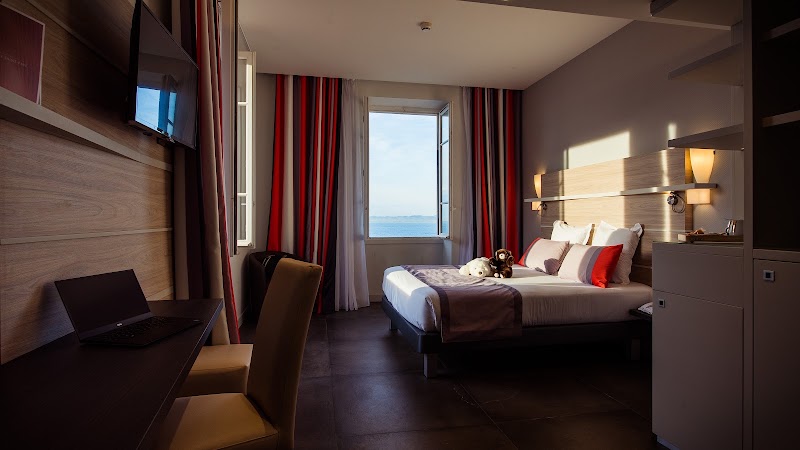 Le Saint Paul - Le Saint Paul 29 Bd Franck Pilatte, 06300 Nice, France