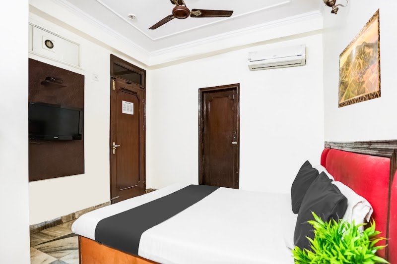Hotel O Paharganj Near Railway Station Formerly Chand Palace - Hotel O Paharganj Near Railway Station Formerly Chand Palace Plot Number 54, Arakashan Rd, near Nav Shakti School, Arya Nagar, Paharganj, Delhi, New Delhi, Delhi 110055, India