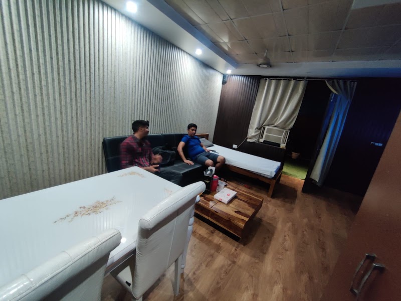 Man Dee Luxury Room - Man Dee Luxury Room Plot no 35, Third Floor, Veer complex, 36, Block 13, Block F, Spring Field Colony, Sector 32, Faridabad, Haryana 121003, India