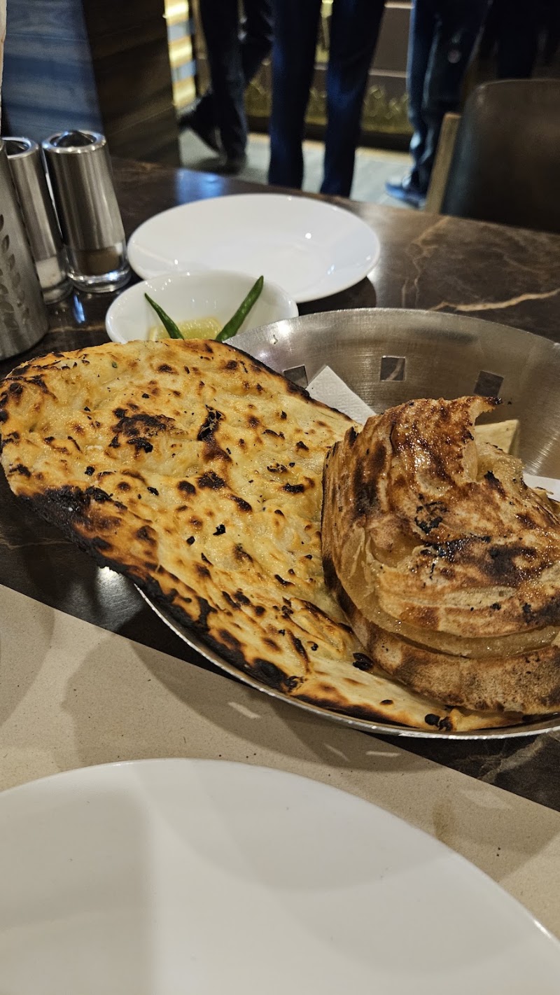 Alav Restaurant - Alav Restaurant UG1, Ratnamani Complex, 9/1, Curewell Hospital Rd, New Palasia, Indore, Madhya Pradesh 452001, India