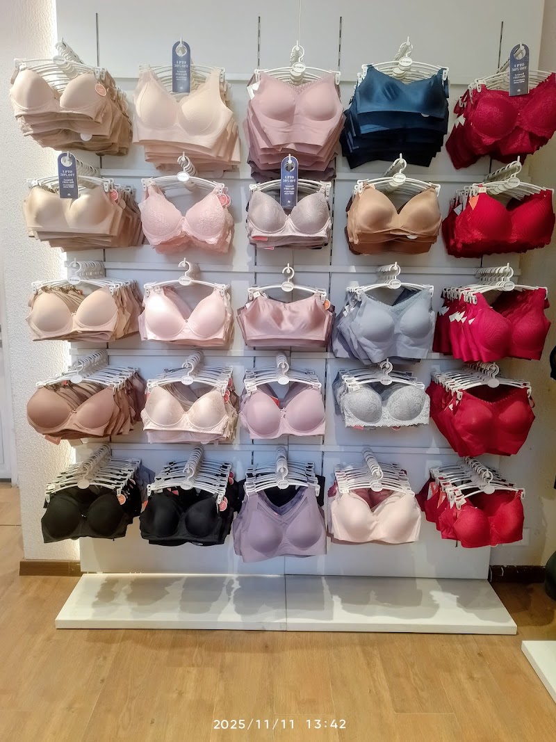 Zivame - Good Earth City Centre Mall, Gurugram - Zivame - Good Earth City Centre Mall, Gurugram No. 69, GF, Good Earth City Center, Pocket H, Nirvana, Sector 50, Gurugram, Haryana 122018, India
