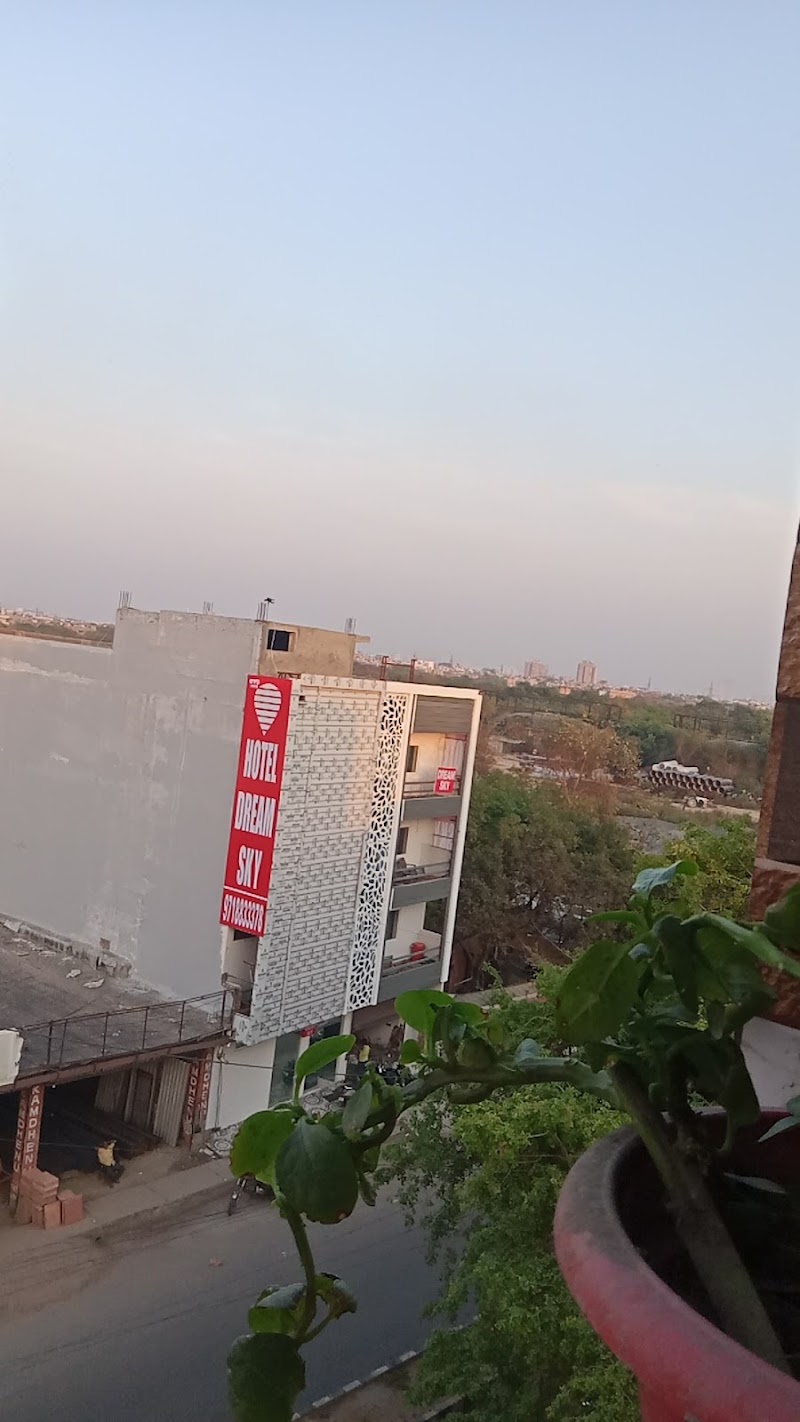 Dream Inn OYO - Dream Inn OYO A 86, opposite Mithila Appartment, near Geetanjali Salon, Mandawali, New Delhi, Delhi, 110092, India