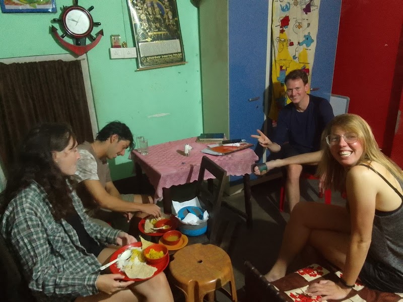 Atathi niwas guest house for Backpackers and Travellers - Atathi niwas guest house for Backpackers and Travellers Siliguri junction, Old Matigara Rd, near SITALA MANDIR, Ward 1, Patiram Jote, Siliguri, West Bengal 734003, India