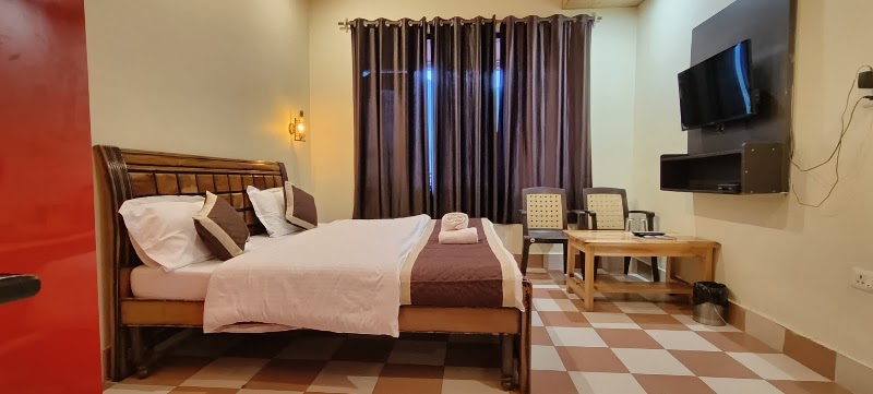 Holiday Inn Dalhousie - Holiday Inn Dalhousie, Banikhet, Bus Stand, near PNB, Pukhri, Dalhousie, Banikhet, Himachal Pradesh 176303, India