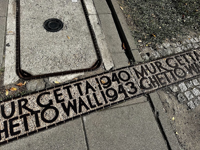 Warsaw Ghetto boundary markers - Warsaw Ghetto boundary markers, Świętojerska, 00-207 Warszawa, Poland